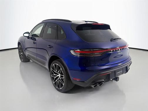 Gentian Blue Metallic 2026 Porsche Macan Base