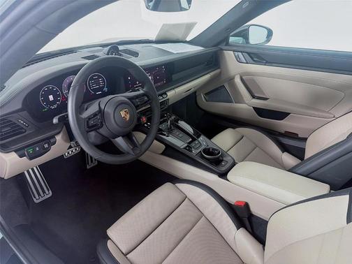 2025 Porsche 911 Carrera 4 GTS