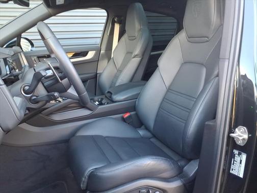 2025 Porsche Cayenne AWD