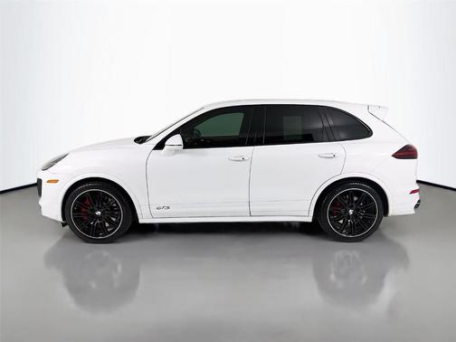 Carrara White Metallic 2016 Porsche Cayenne GTS