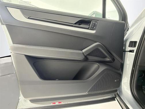 2025 Porsche Cayenne AWD