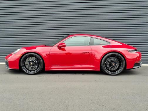 2025 Porsche 911 Carrera 4 GTS