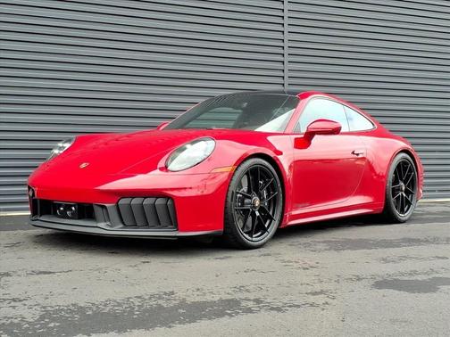 2025 Porsche 911 Carrera 4 GTS