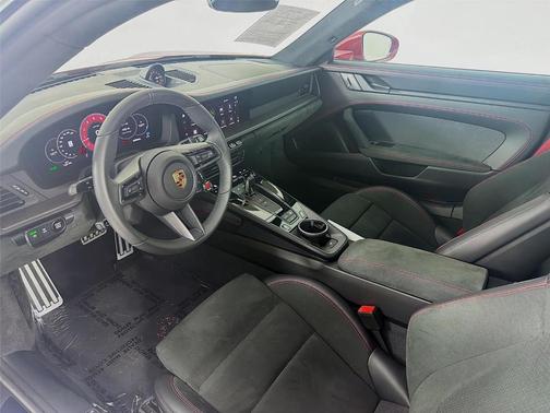 2025 Porsche 911 Carrera 4 GTS
