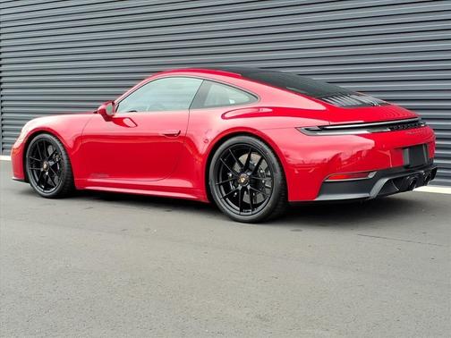 2025 Porsche 911 Carrera 4 GTS