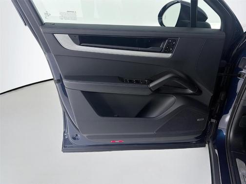 2025 Porsche Cayenne AWD