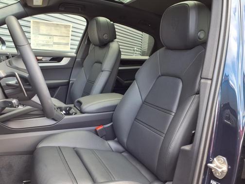 2025 Porsche Cayenne AWD