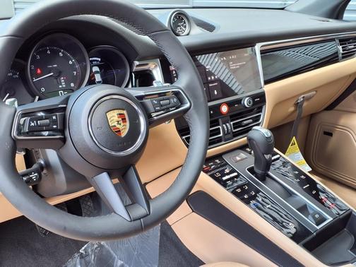 2025 Porsche Macan 