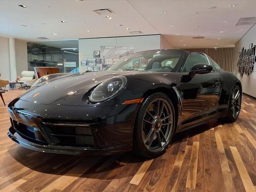 2023 Porsche 911 4 GTS