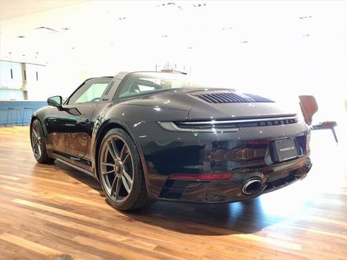 2023 Porsche 911 4 GTS