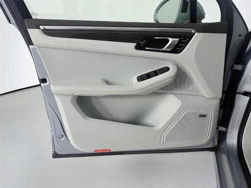 2021 Porsche Macan Turbo