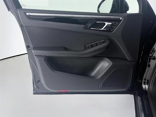 2023 Porsche Macan T