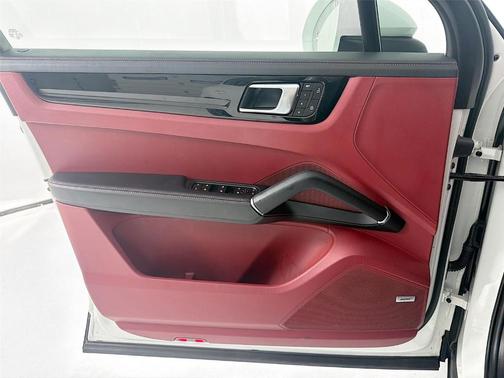 2023 Porsche Cayenne 