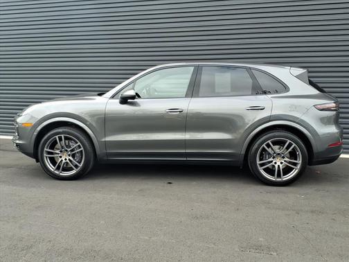 2023 Porsche Cayenne Platinum Edition
