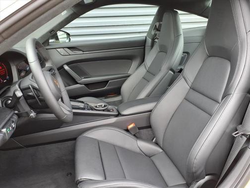 2025 Porsche 911 Carrera 4 GTS