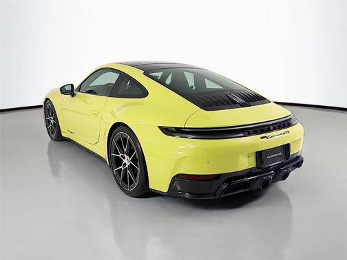 2025 Porsche 911 Carrera 4 GTS