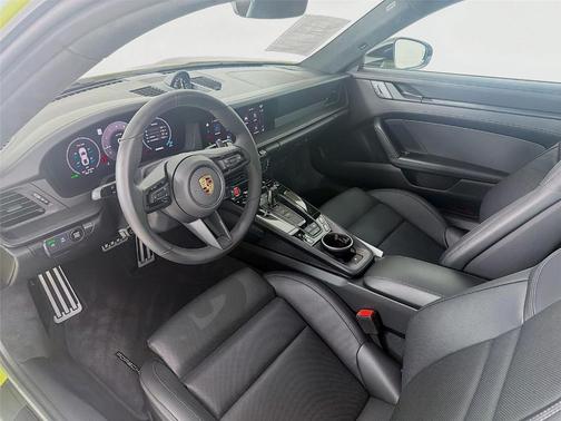 2025 Porsche 911 Carrera 4 GTS