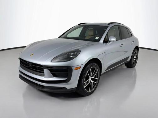 Dolomite Silver Metallic 2026 Porsche Macan