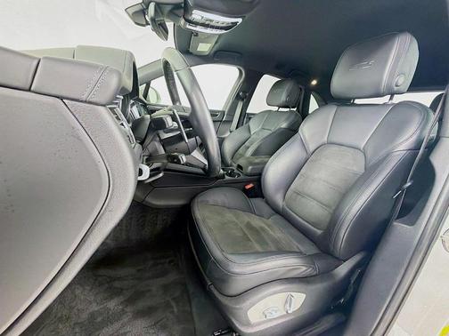 Carrara White Metallic 2023 Porsche Macan GTS