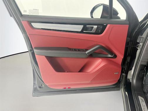 2022 Porsche Cayenne Platinum Edition
