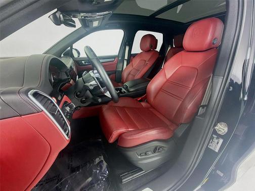 2022 Porsche Cayenne Platinum Edition