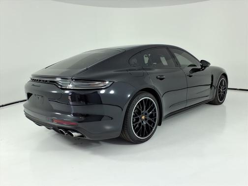 2023 Porsche Panamera 4 Platinum Edition