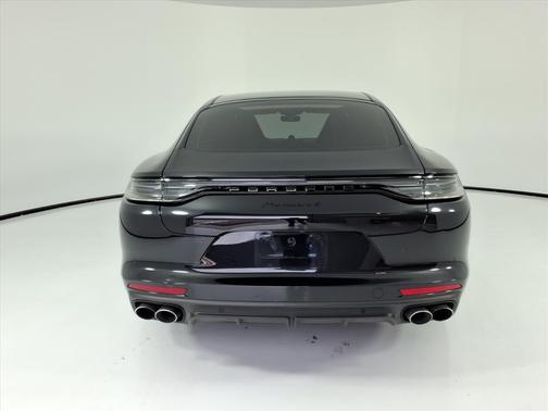 2023 Porsche Panamera 4 Platinum Edition