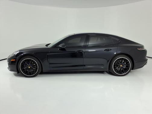 2023 Porsche Panamera 4 Platinum Edition