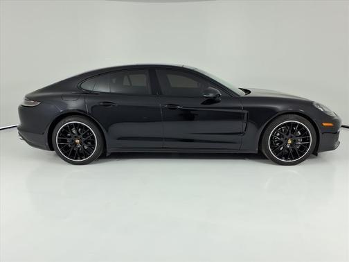 2023 Porsche Panamera 4 Platinum Edition