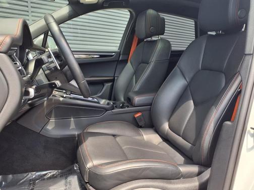 2024 Porsche Macan T