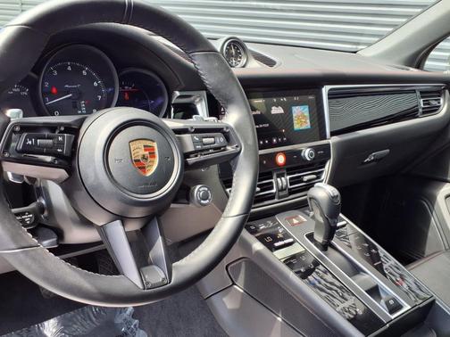 2024 Porsche Macan T