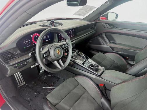 2025 Porsche 911 Carrera 4 GTS