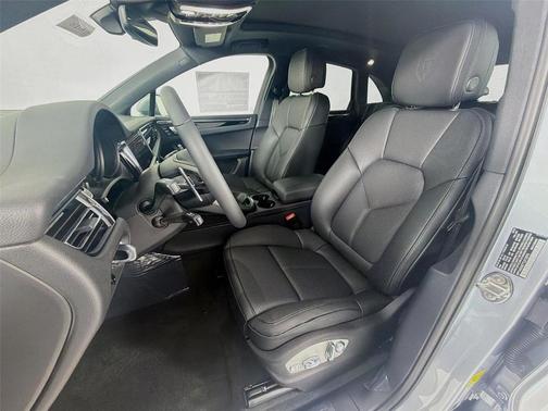 Dolomite Silver Metallic 2026 Porsche Macan Base