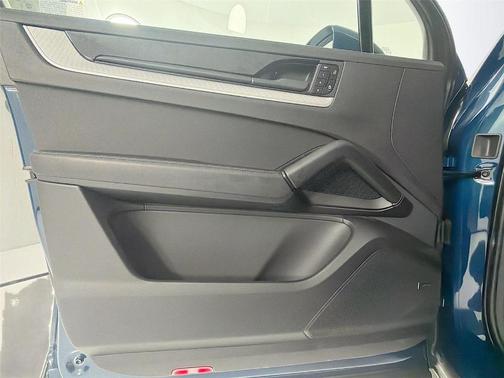 2025 Porsche Cayenne S