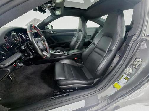 2020 Porsche 911 Carrera