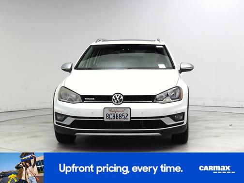 White 2017 Volkswagen Golf Alltrack SE