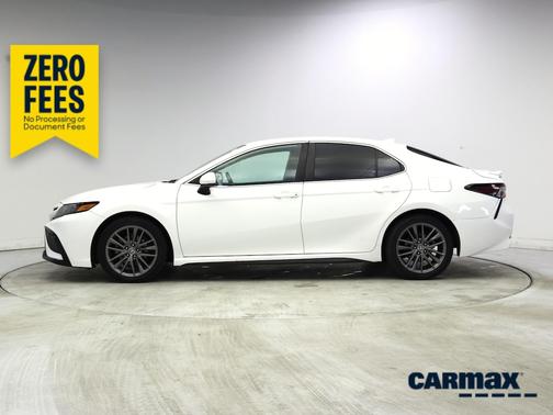 White 2021 Toyota Camry SE