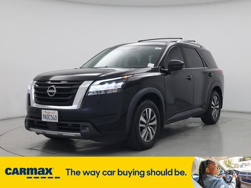 2022 Nissan Pathfinder SL
