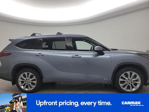 Silver 2022 Toyota Highlander Hybrid Limited