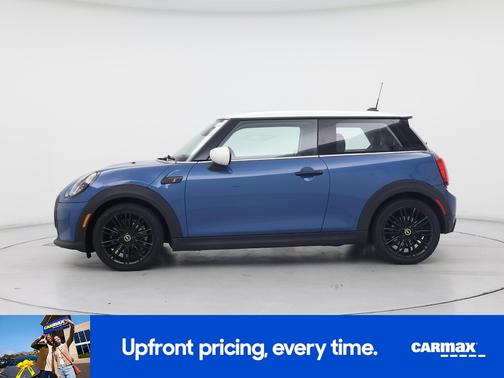 Blue 2023 MINI SE Hardtop SE
