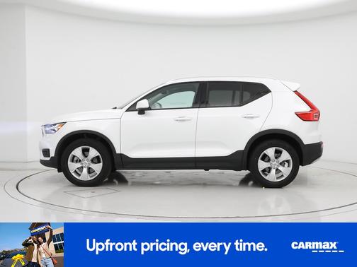 2022 Volvo XC40 T5 Momentum