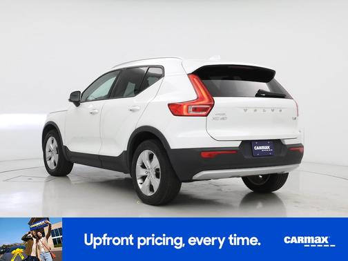 2022 Volvo XC40 T5 Momentum
