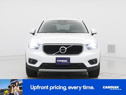 2022 Volvo XC40 T5 Momentum