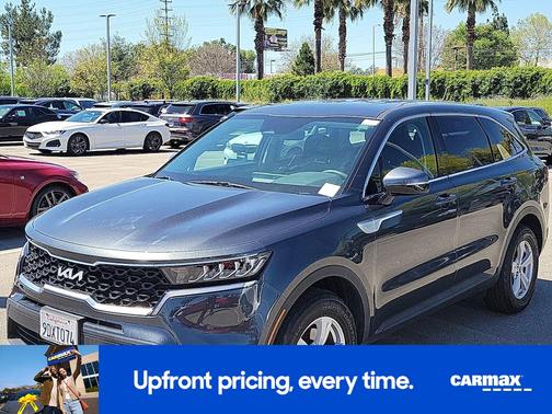 Gray 2023 Kia Sorento LX
