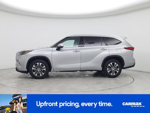 Silver 2022 Toyota Highlander Hybrid XLE