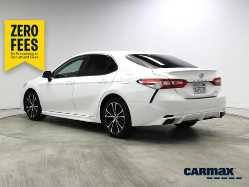 White 2020 Toyota Camry SE