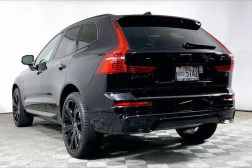 2024 Volvo XC60 Recharge Plug-In Hybrid T8 Ultimate Black Edition