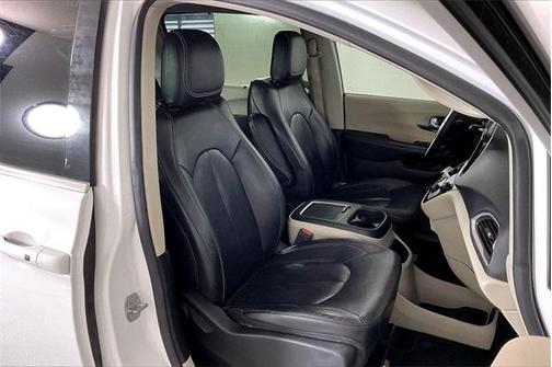 2022 Chrysler Pacifica Touring-L