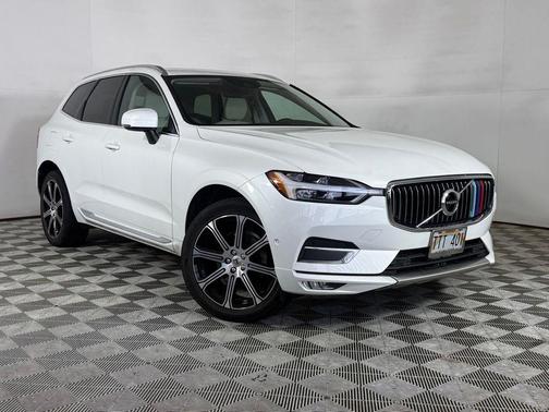 Crystal White Pearl Metallic 2019 Volvo XC60 T5 Inscription