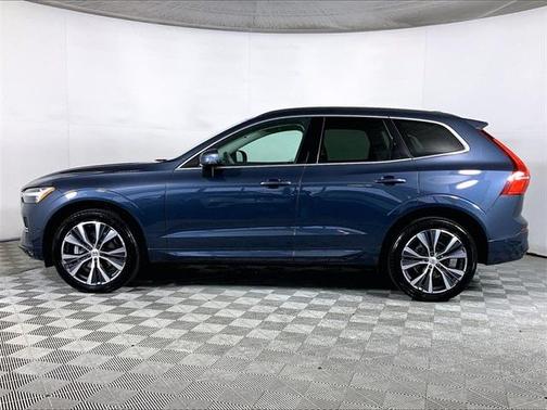 2022 Volvo XC60 B5 Momentum